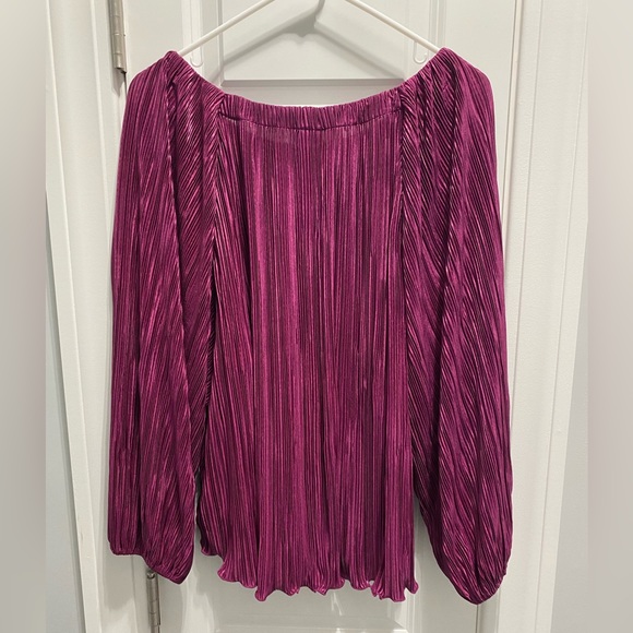 NWOT CHICO’S SHIMMERY CRINKLE TOP PLUM BERRY - Picture 3 of 5
